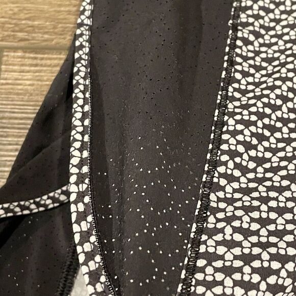 Lululemon Real Quick Perforated Shorts Monochromatic Black White Running Size 4 - Picture 3 of 14
